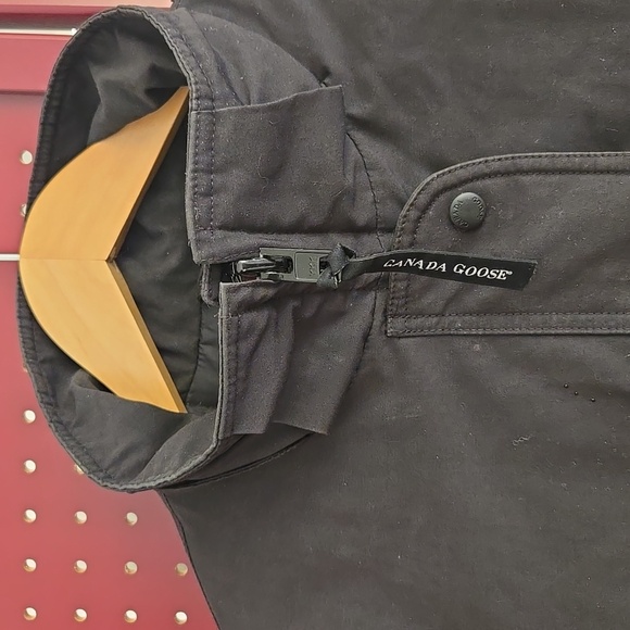 PRICED TO SELL trillium parka - Picture 3 of 11